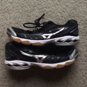 Mizuno Wave Bolt Volleyball Shoes - Size 11